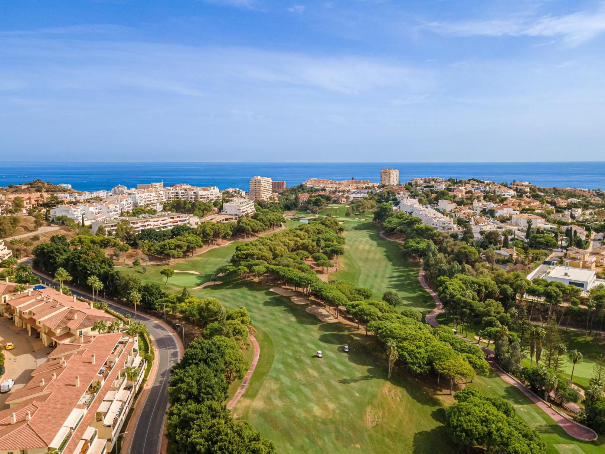 בנאלמדנה Fabulous Golf Front Apartment With Pool And Seaview מראה חיצוני תמונה